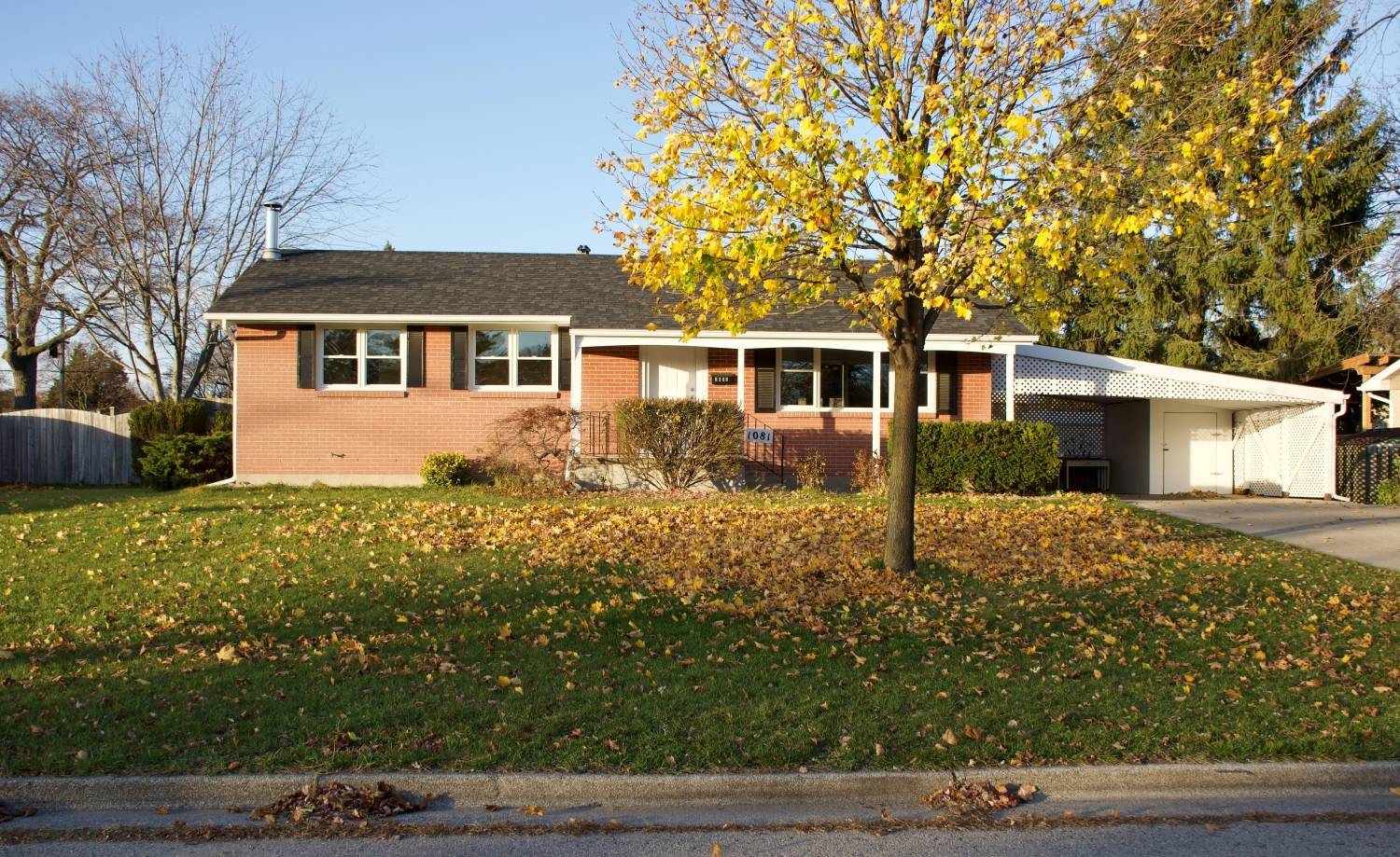 1081 Lockhart Circle, Sarnia, Ontario   - Photo 1 - RP7548770874